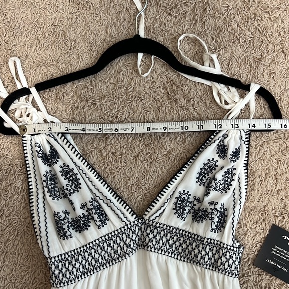 Lulus Days Of Sunlight Women Small Blue Embroidery White Maxi Lined Dress NWT - Picture 9 of 13